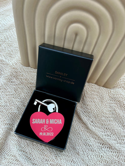 Personalisiertes Liebesschloss mit Gravur