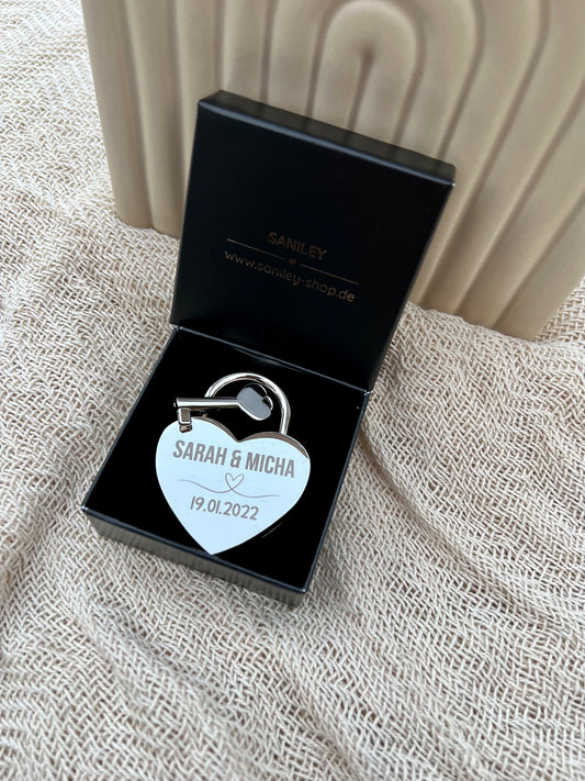 Personalisiertes Liebesschloss mit Gravur