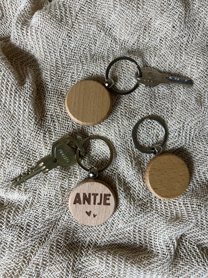 Personalisierter Holzschlüsselanhänger